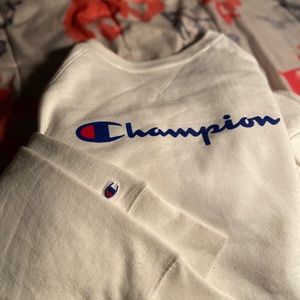 Long white sleeve champion sweatshirt